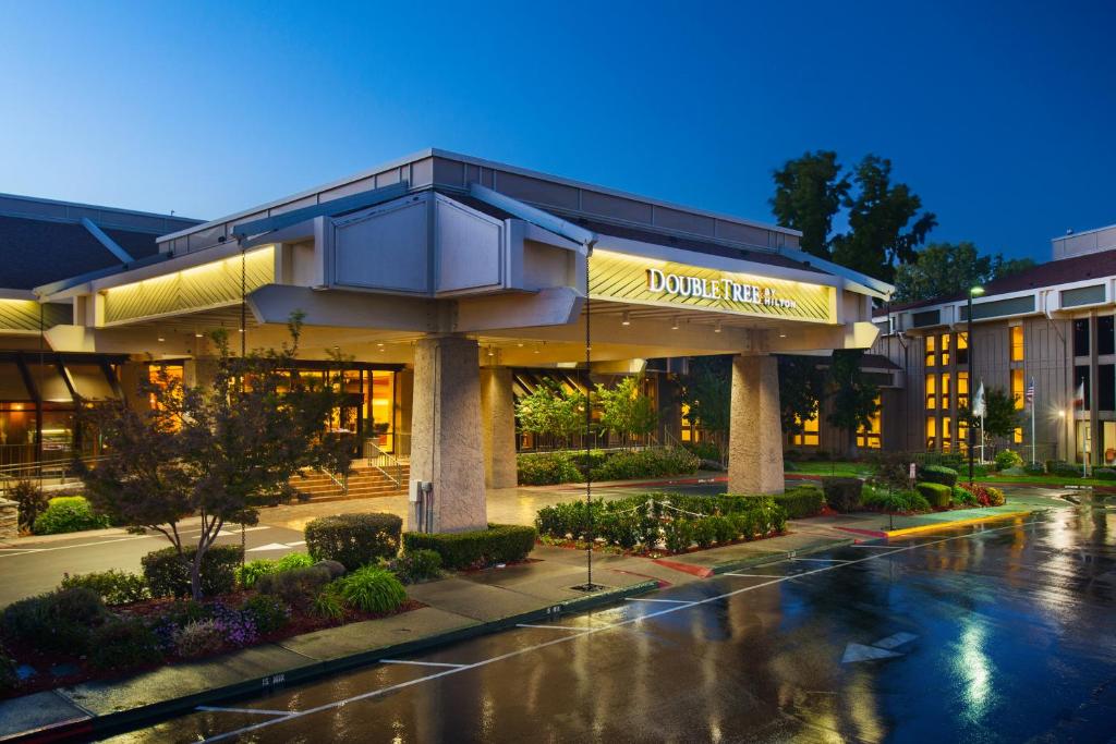 DoubleTree By Hilton Sacramento - main image