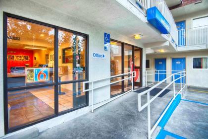 Motel 6-Mammoth Lakes CA - image 3