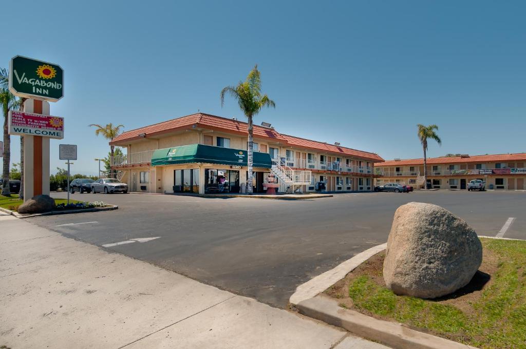 Vagabond Inn Bakersfield South - main image