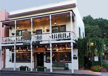 Historic National Hotel & Restaurant - image 2