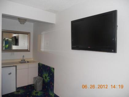 Tradewinds Airport Hotel - image 2