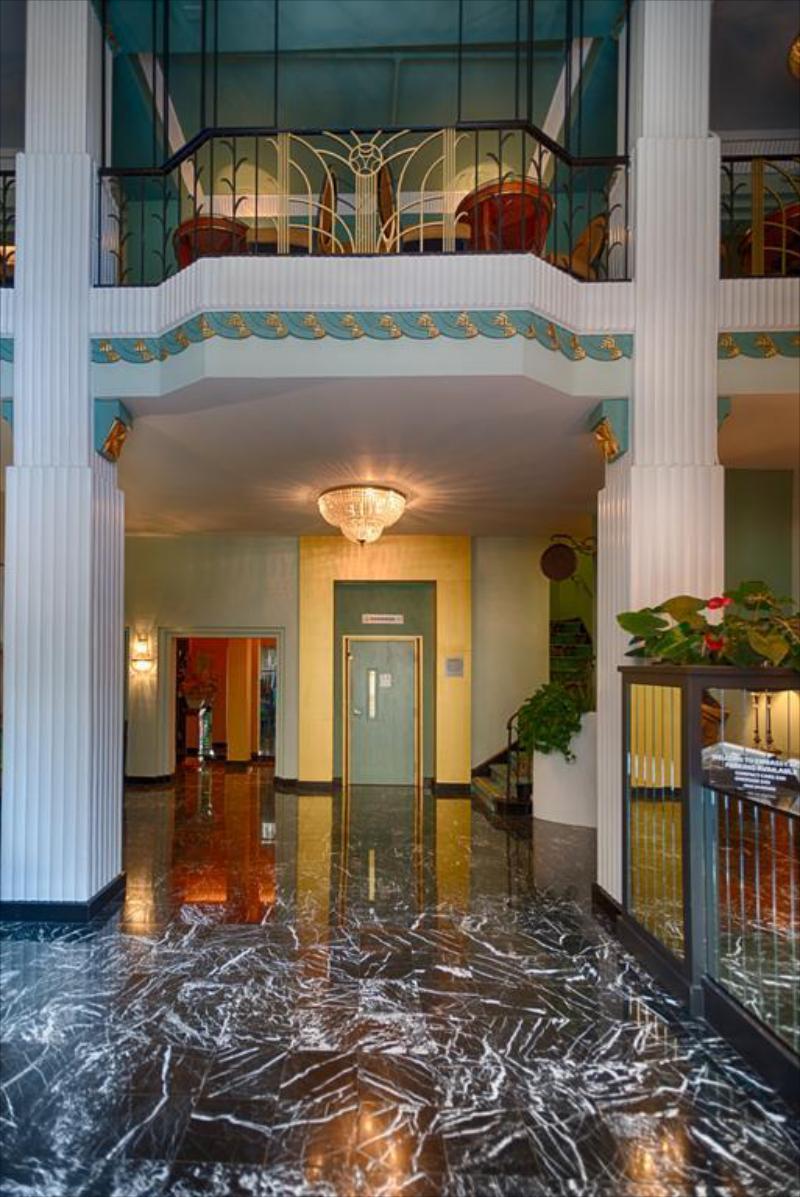 Embassy Hotel - image 3