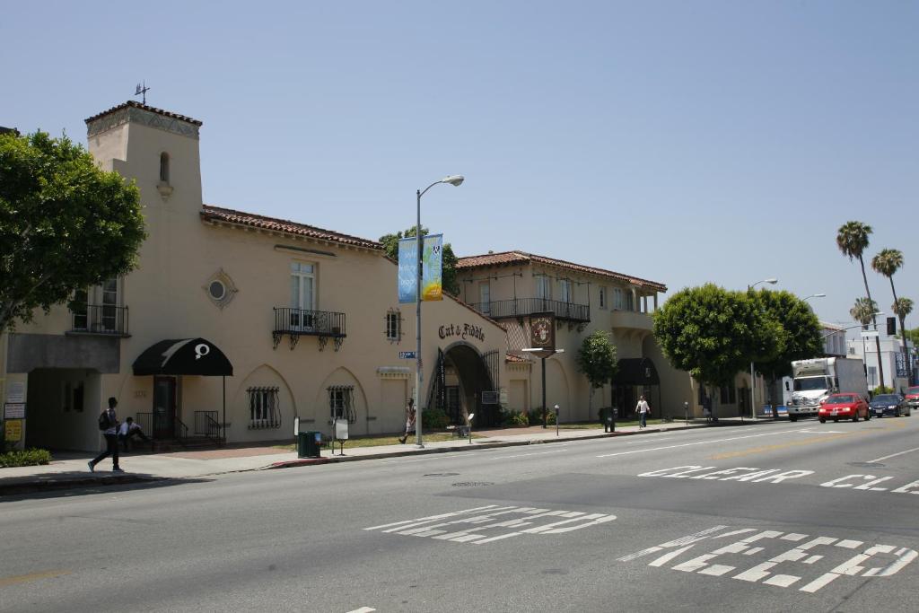 Hollywood Guest Inn - image 5