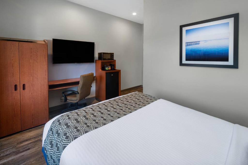 Microtel Inn & Suites by Wyndham Tracy - image 2