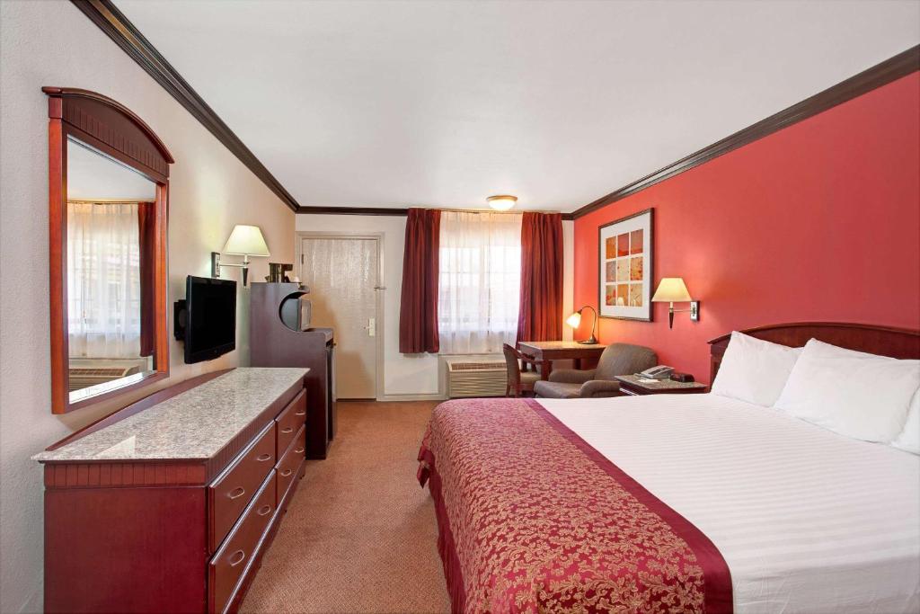 Ramada by Wyndham Pasadena - image 3