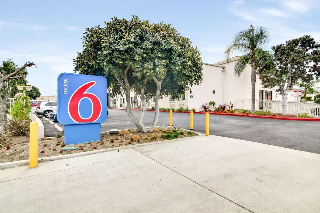 Motel 6-Carson CA - main image