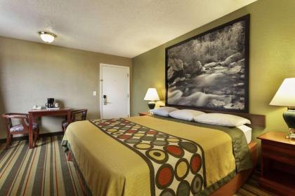 Super 8 by Wyndham Ridgecrest - image 3