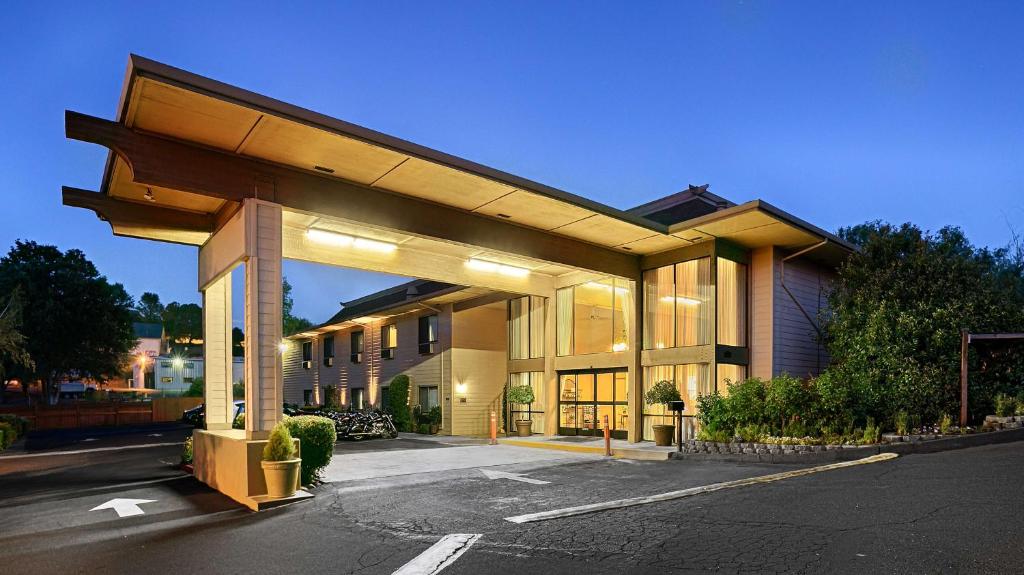 Best Western Plus Sonora Oaks Hotel and Conference Center - main image