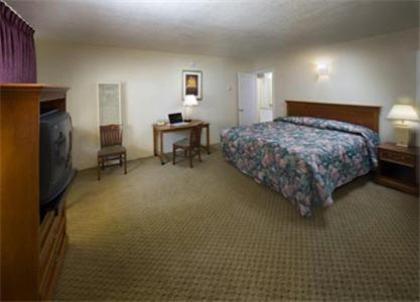 Civic Center Inn - image 5