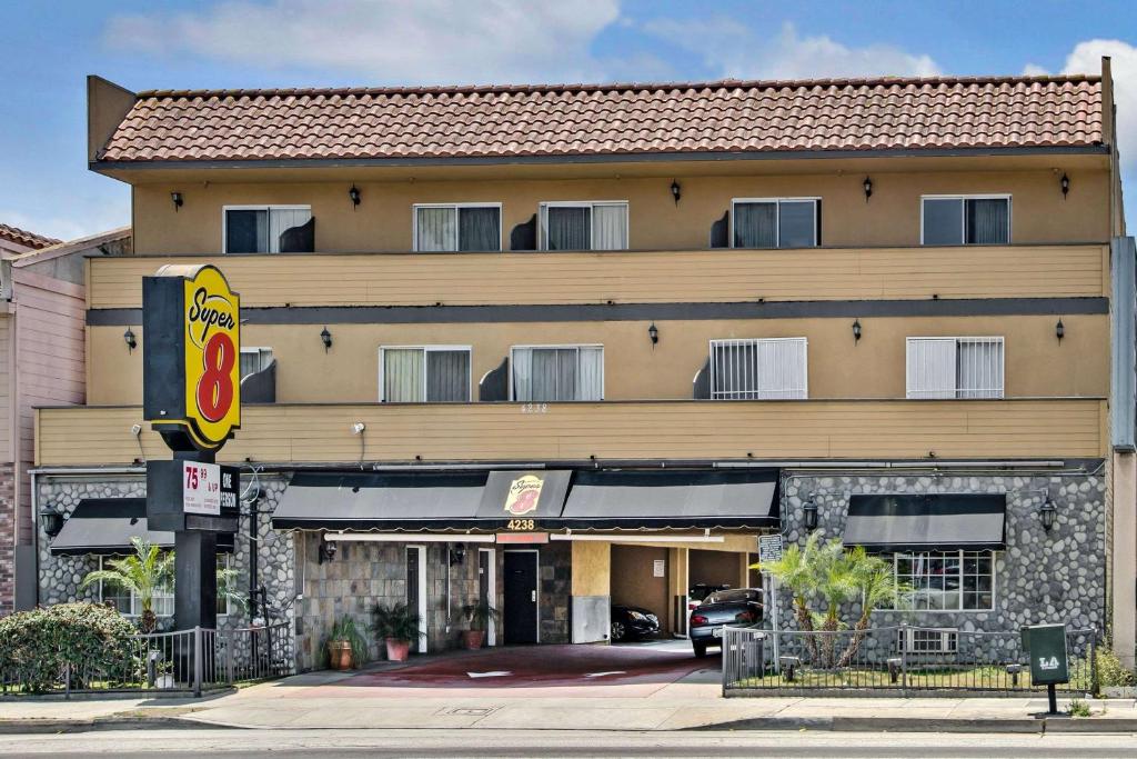 Super 8 by Wyndham Inglewood/LAX/LA Airport - main image