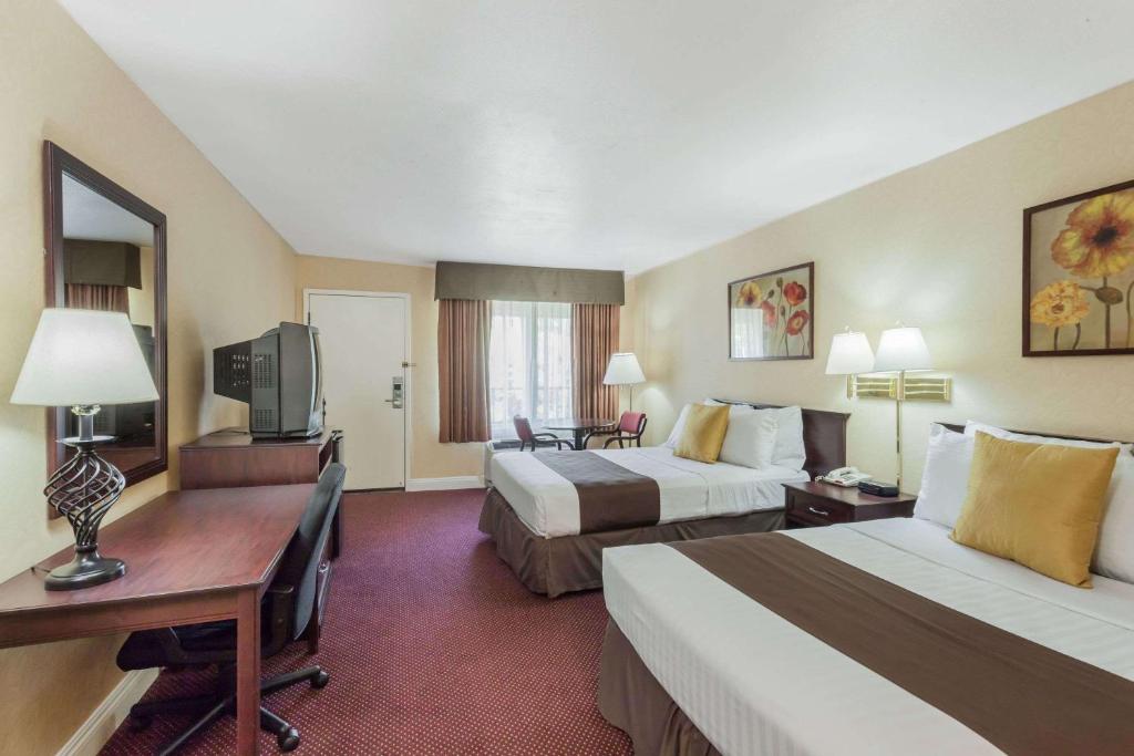 Days Inn by Wyndham San Bernardino/Redlands - image 3