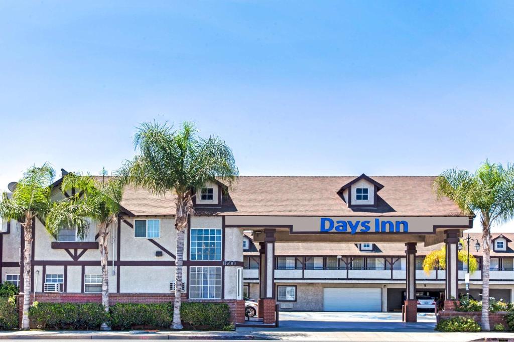 Days Inn by Wyndham Long Beach City Center - main image