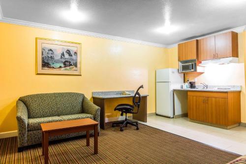 Rodeway Inn & Suites Hayward - image 5