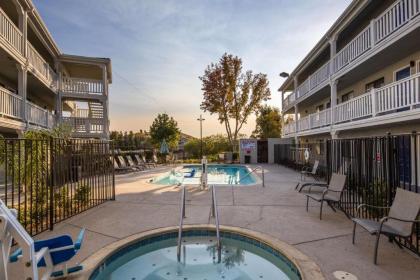 SureStay Hotel by Best Western Fairfield Napa Valley - image 5