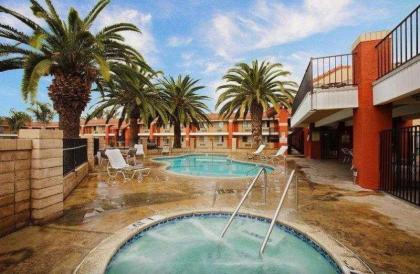 Days Inn by Wyndham Hemet - image 4