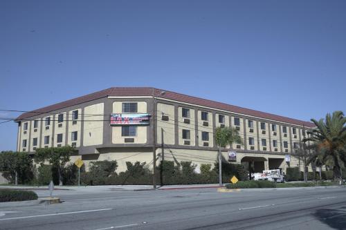 LAX Stadium Inn - image 4