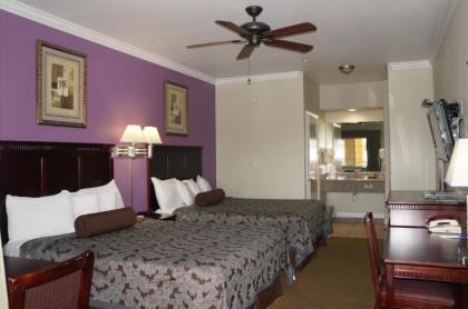 Rodeo Lodge - image 4