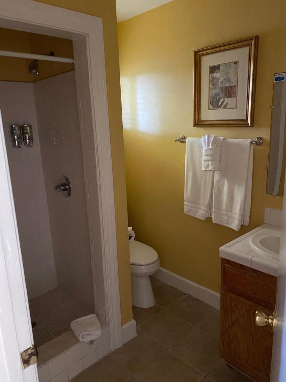 Sea Breeze Inn - Pacific Grove - image 5