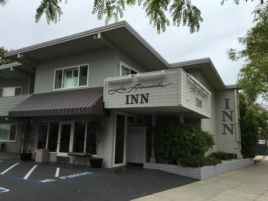 La Avenida Inn - main image