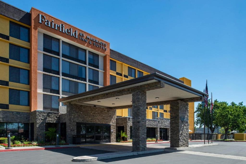 Fairfield Inn and Suites by Marriott Bakersfield Central - main image