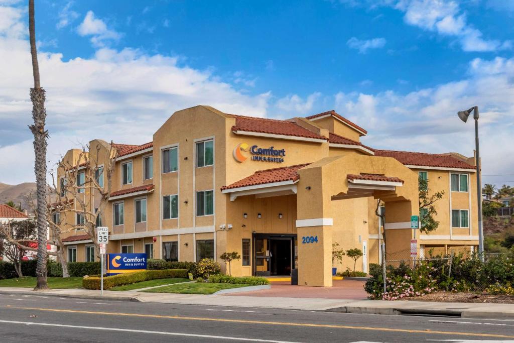 Comfort Inn & Suites Ventura Beach - main image