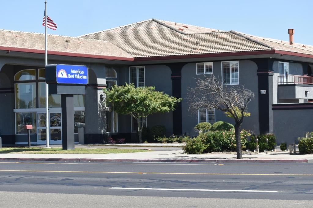 Americas Best Value Inn Manteca - main image