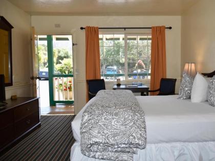 Monterey Pines Inn - image 4