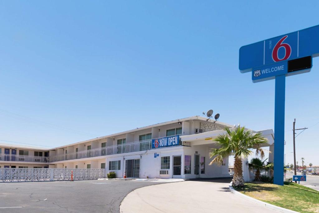 Motel 6-Barstow CA - Route 66 - main image