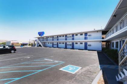 Motel 6-Barstow CA - Route 66 - image 4