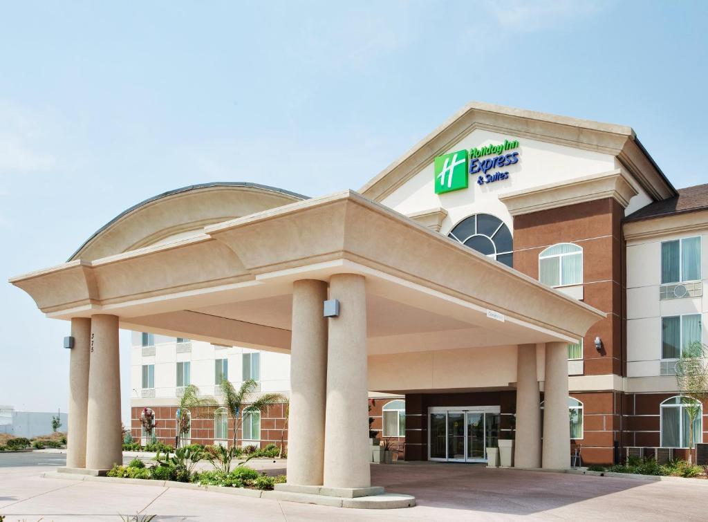 Holiday Inn Express Hotel & Suites Dinuba West an IHG Hotel - main image