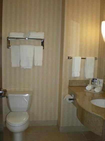 Holiday Inn Express Delano Highway 99 an IHG Hotel - image 2