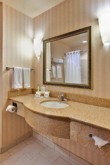 Holiday Inn Express Delano Highway 99 an IHG Hotel - image 3