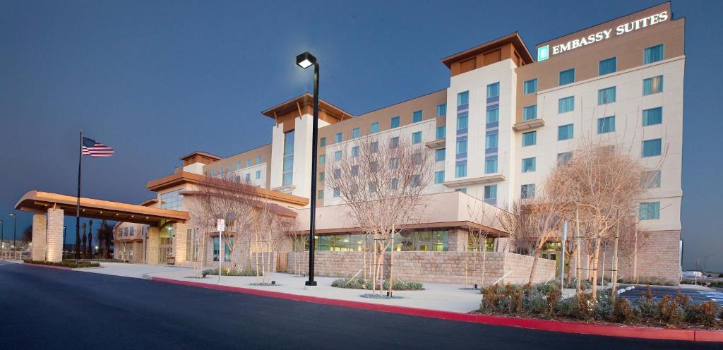 Embassy Suites Palmdale - main image