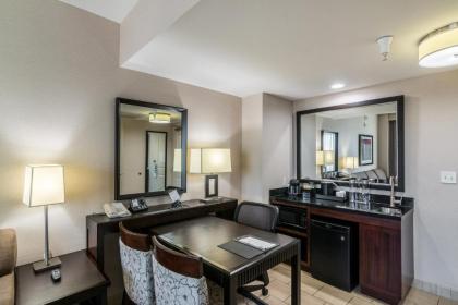 Embassy Suites Palmdale - image 3