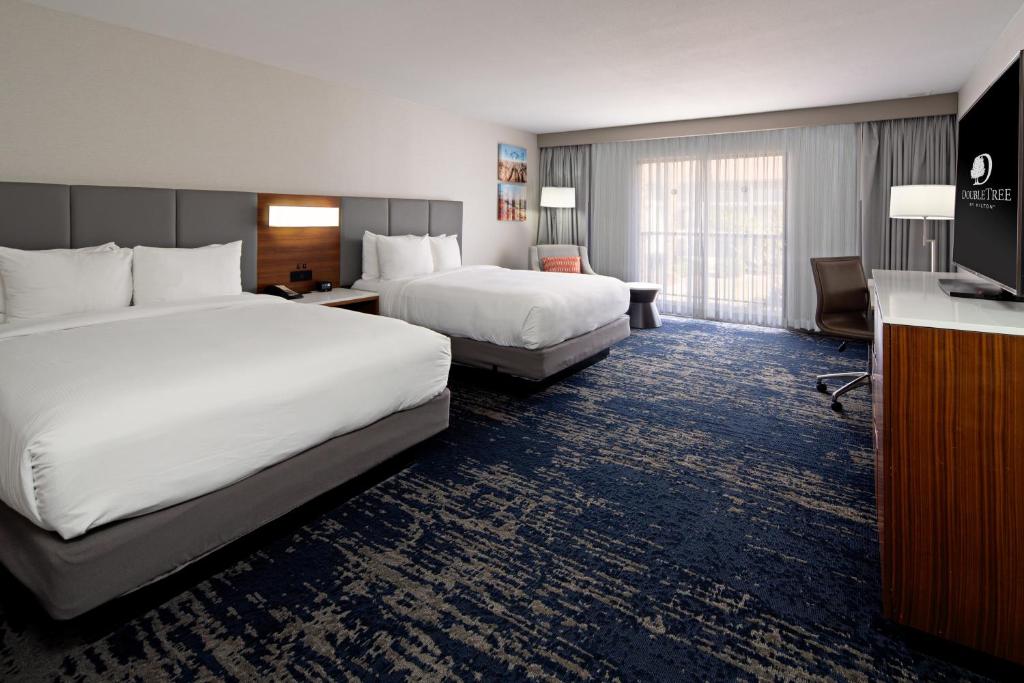 DoubleTree by Hilton Bakersfield - image 2