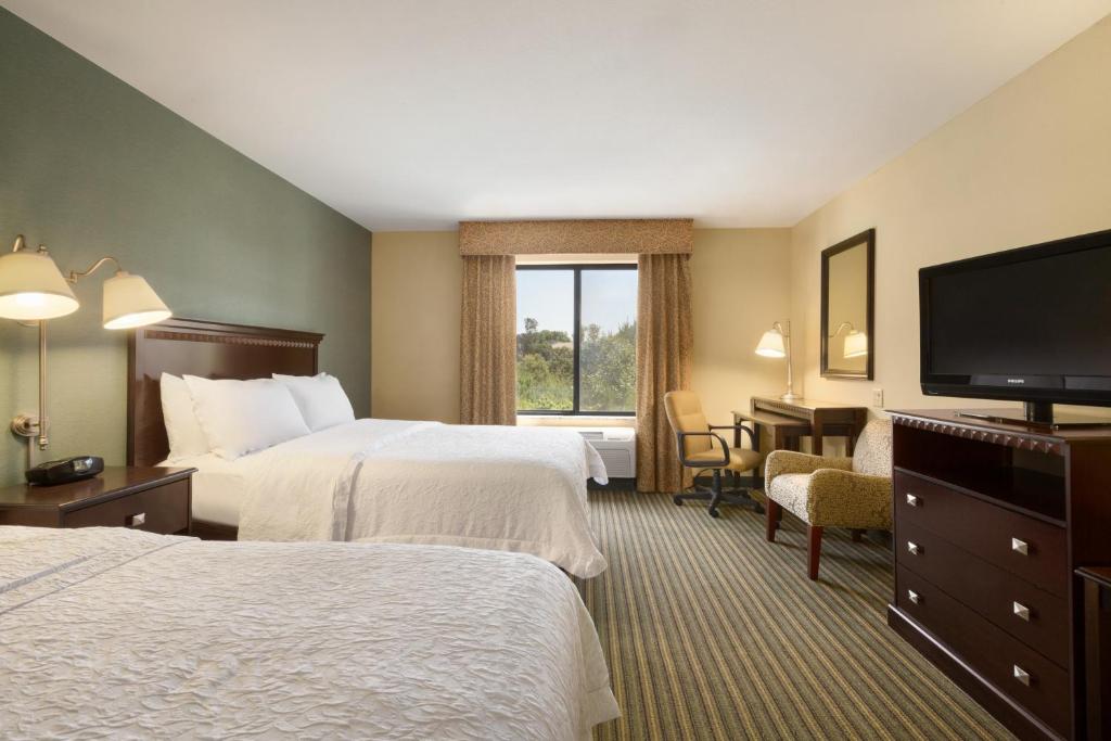 Hampton Inn & Suites Thousand Oaks - image 3