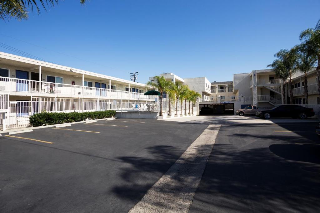 Motel 6-Costa Mesa CA - Newport Beach - image 2