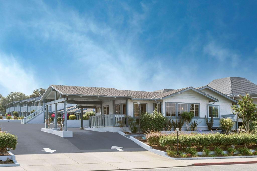 Ramada by Wyndham Monterey - main image