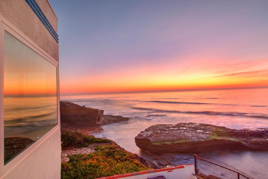 The Inn at Sunset Cliffs - main image