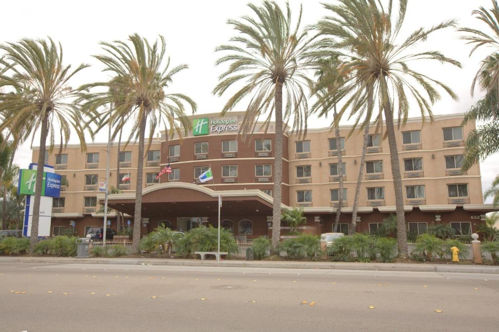 Holiday Inn Express San Diego South - Chula Vista an IHG Hotel - main image