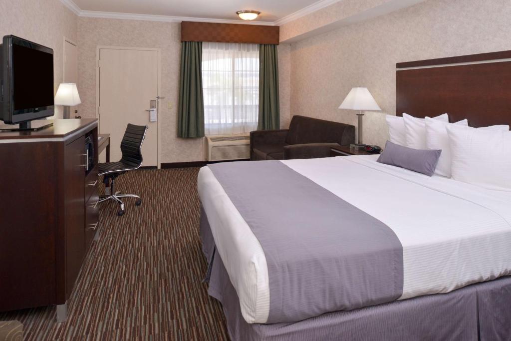 Best Western Redondo Beach Galleria Inn - Los Angeles LAX Airport Hotel - image 4