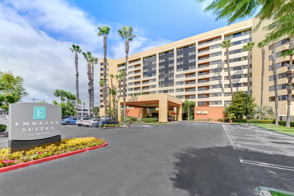 Embassy Suites by Hilton Anaheim-Orange - image 3