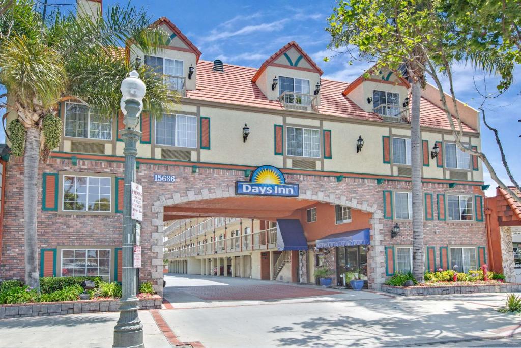 Days Inn by Wyndham Los Angeles LAX/ Redondo&ManhattanBeach - main image