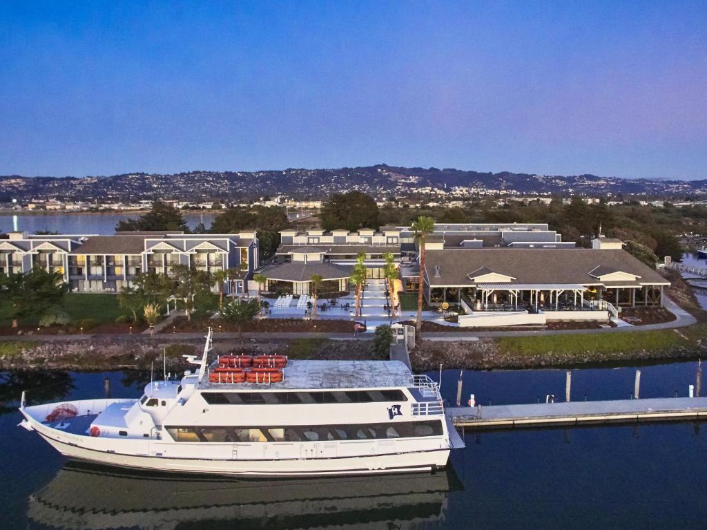 DoubleTree by Hilton Hotel Berkeley Marina - main image