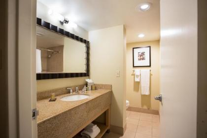 DoubleTree by Hilton Hotel Berkeley Marina - image 5