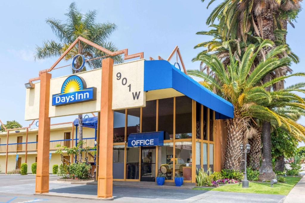 Days Inn by Wyndham Los Angeles LAX/VeniceBch/Marina DelRay - main image