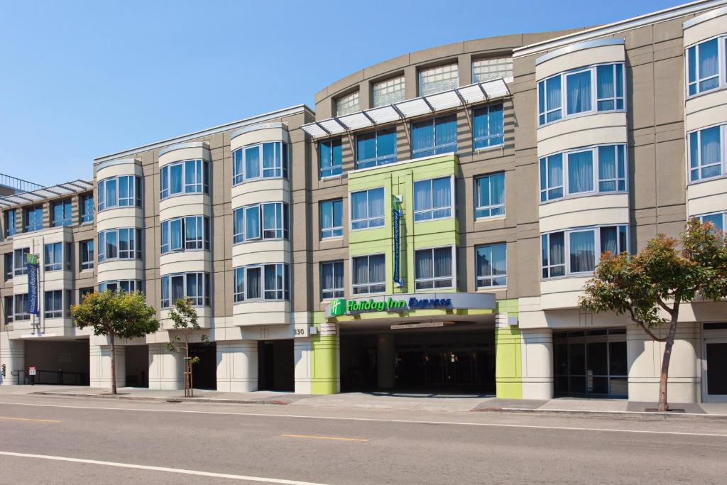 Holiday Inn Express Hotel & Suites Fisherman's Wharf an IHG Hotel - main image