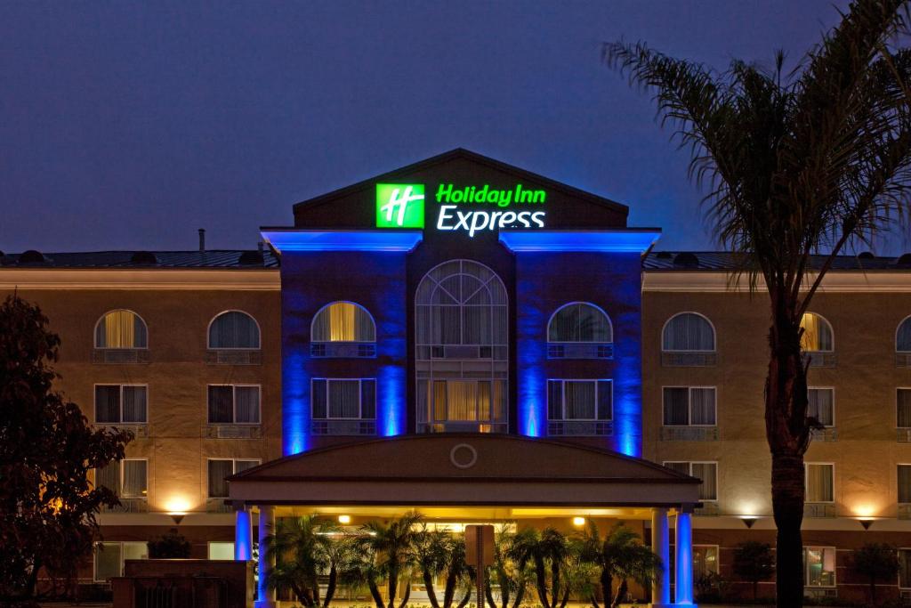 Holiday Inn Express San Diego - Sorrento Valley an IHG Hotel - image 4