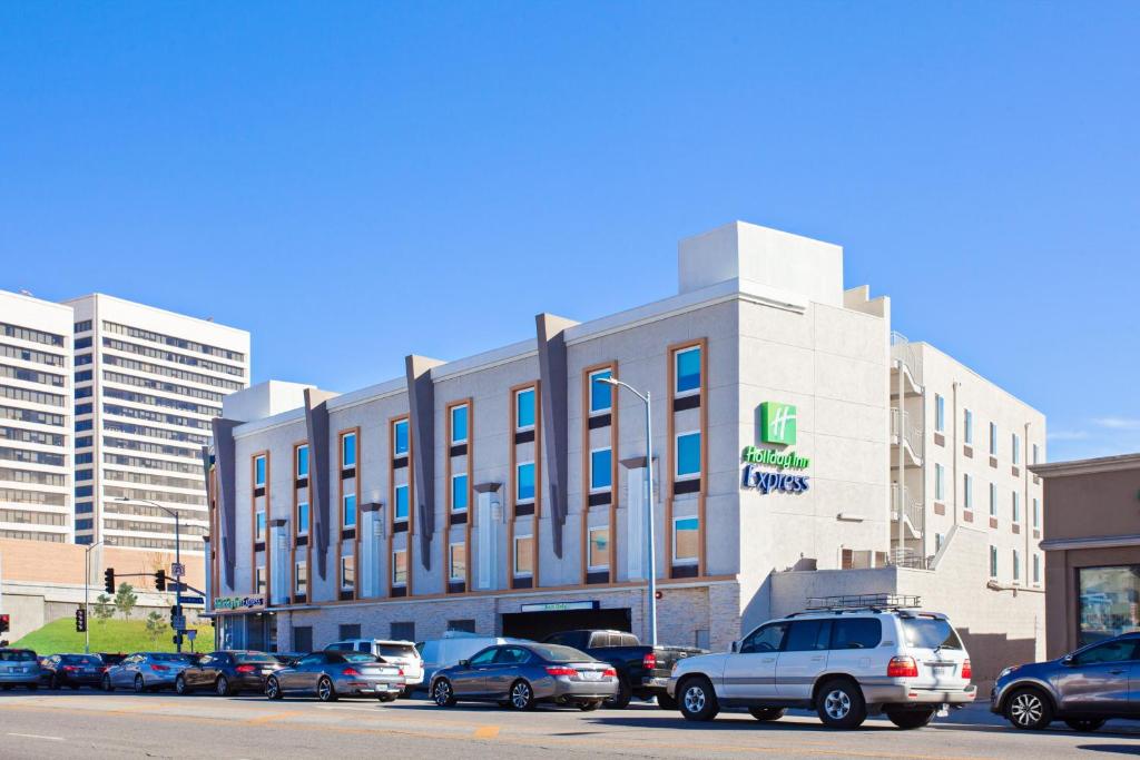 Holiday Inn Express West Los Angeles an IHG Hotel - main image