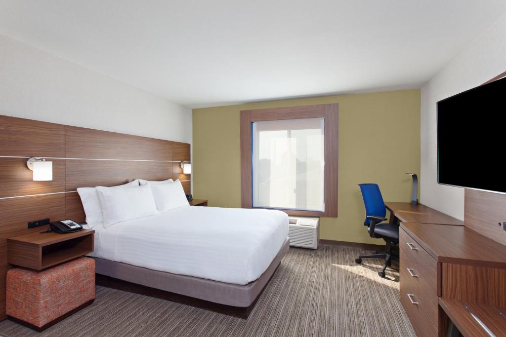 Holiday Inn Express West Los Angeles an IHG Hotel - image 2